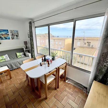 Cabine, Parking, Vue - 4 Pers. - Fr-1-702-77 *